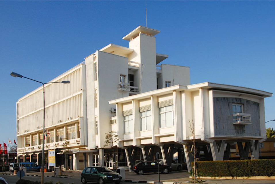 Δημαρχείο Αμμοχώστου- Από τα καλύτερα δείγματα του κυπριακού μεταπολεμικού μοντερνισμού. Αρχιτέκτων