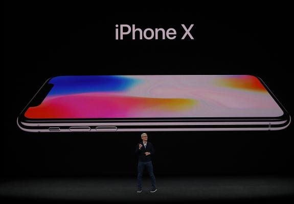 Η Apple αποκάλυψε επιτέλους το νέο iPhone