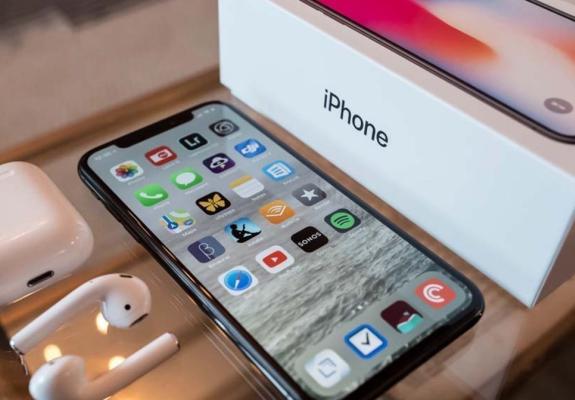 Η Apple κάνει για πρώτη φορά εκπτώσεις στα κινητά της