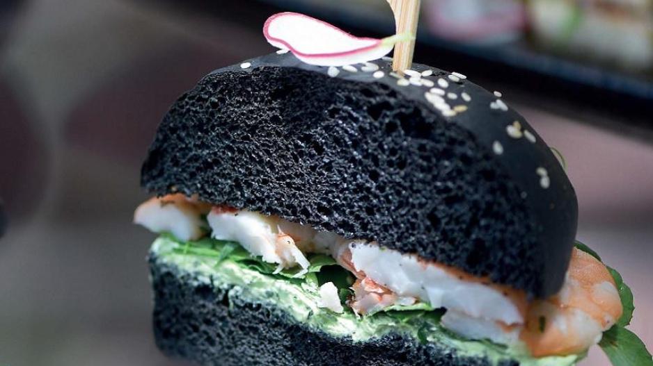 Ένα μαύρο κατάμαυρο κολασμένο σάντουιτς εμφανίστηκε στο timeline μας