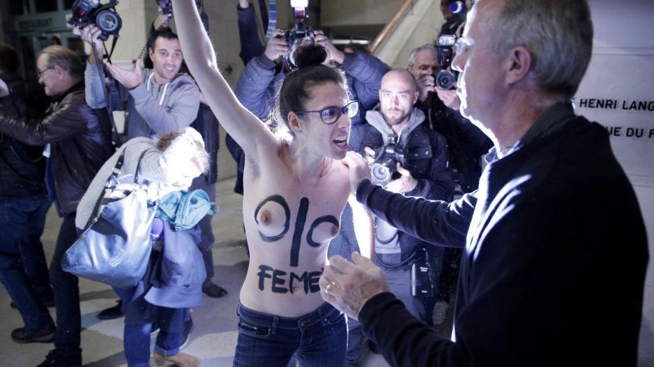 Οι Femen διαδήλωσαν γυμνόστηθες για τον Πολάνσκι