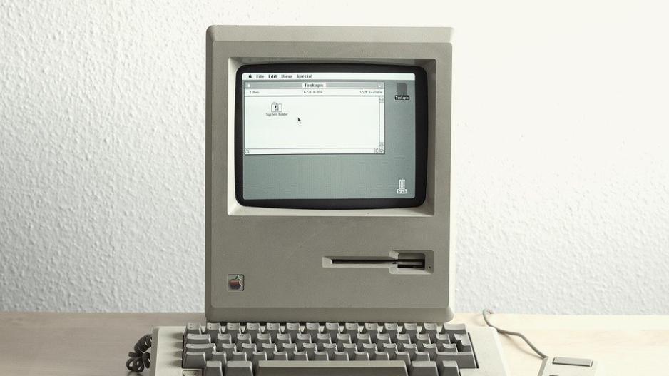 Όταν ο Steve Jobs παρέδιδε μαθήματα υπολογιστή στον Andy Warhol!