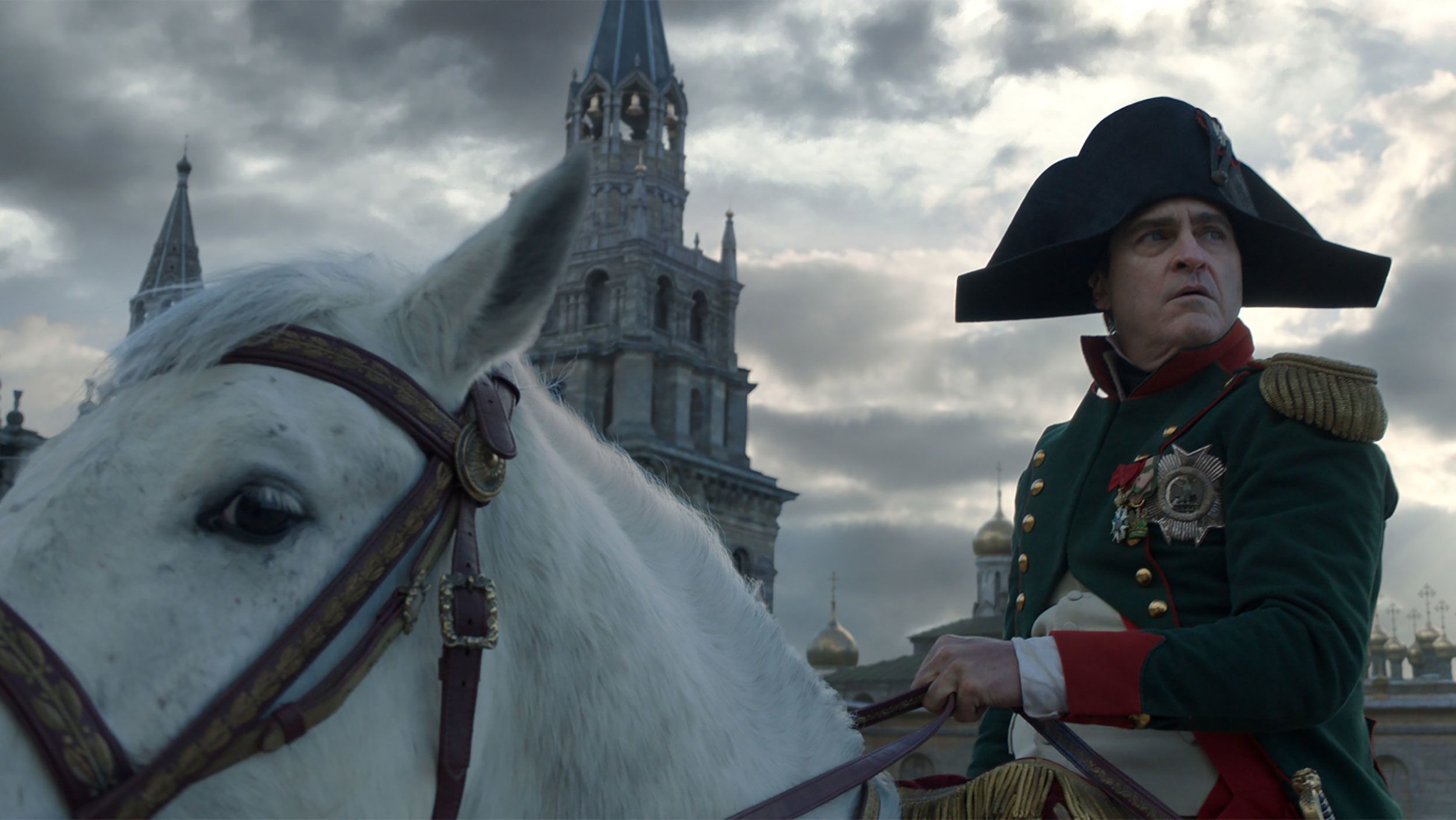 Κυκλοφόρησε το επίσημο τρέιλερ της ταινίας «Napoleon» με τον Χοακίν Φίνιξ