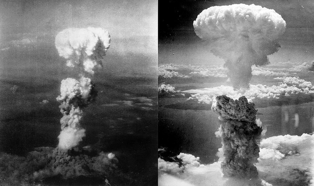 Τα ολέθρια πυρηνικά "μανιτάρια" πάνω από τη Χιροσίμα [αριστερά] και το Ναγκασάκι