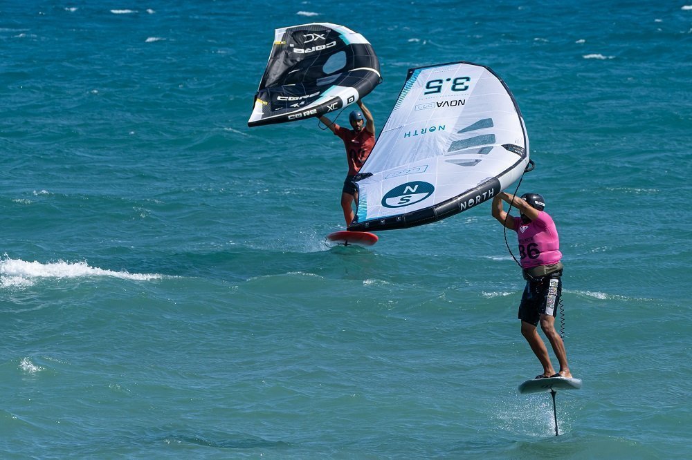 kite surfing 