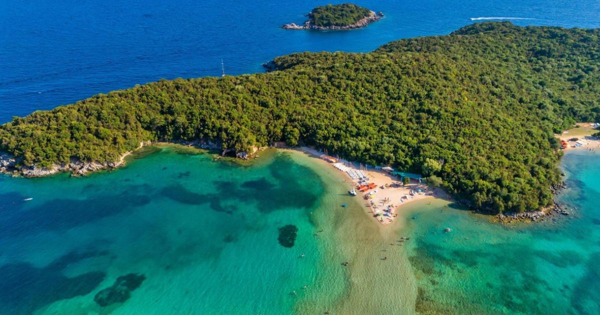 &Eta; &pi;&alpha;&rho;&alpha;&lambda;ί&alpha; &tau;&eta;&sigmaf; &Eta;&pi;&epsilon;ί&rho;&omicron;&upsilon; &mu;&epsilon; &tau;&eta; &rho;&omicron;&zeta; &alpha;&mu;&mu;&omicron;&upsilon;&delta;&iota;ά &pi;&omicron;&upsilon; &theta;&upsilon;&mu;ί&zeta;&epsilon;&iota; &epsilon;&xi;&omega;&tau;&iota;&kappa;ό &pi;&alpha;&rho;ά&delta;&epsilon;&iota;&sigma;&omicron;