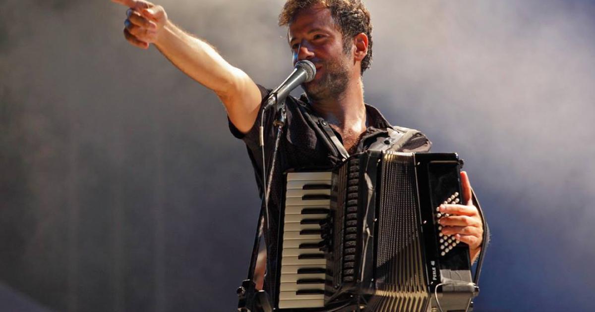 &Eta; &pi;&rho;ώ&tau;&eta; &kappa;&alpha;&lambda;&omicron;&kappa;&alpha;&iota;&rho;&iota;&nu;ή &sigma;&upsilon;&nu;&alpha;&upsilon;&lambda;ί&alpha; &tau;&omicron;&upsilon; Red &alpha;&nu;&omicron;ί&gamma;&epsilon;&iota; &mu;&epsilon; &tau;&omicron;&nu; &Kappa;&omega;&sigma;&tau;ή &Mu;&alpha;&rho;&alpha;&beta;έ&gamma;&iota;&alpha;