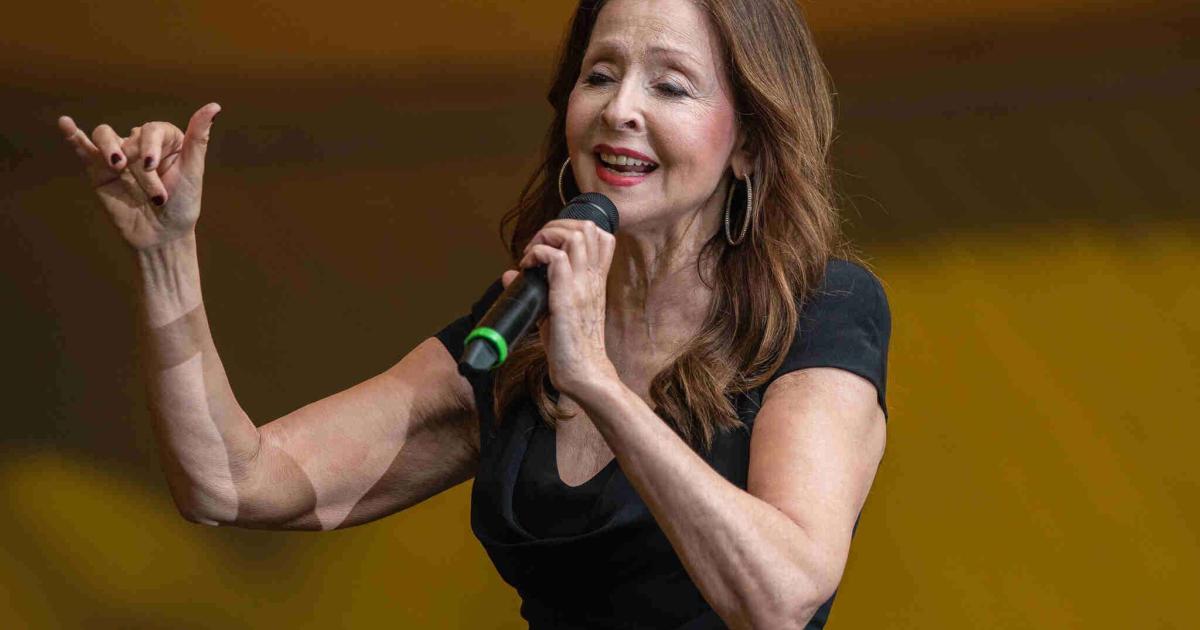 Eurovision 2026: &Theta;&rho;ύ&lambda;&omicron;&iota; &kappa;&alpha;&iota; icons &sigma;&tau;&eta; &sigma;&kappa;&eta;&nu;ή &gamma;&iota;&alpha; &tau;&alpha; 70 &chi;&rho;ό&nu;&iota;&alpha; &tau;&omicron;&upsilon; &delta;&iota;&alpha;&gamma;&omega;&nu;&iota;&sigma;&mu;&omicron;ύ