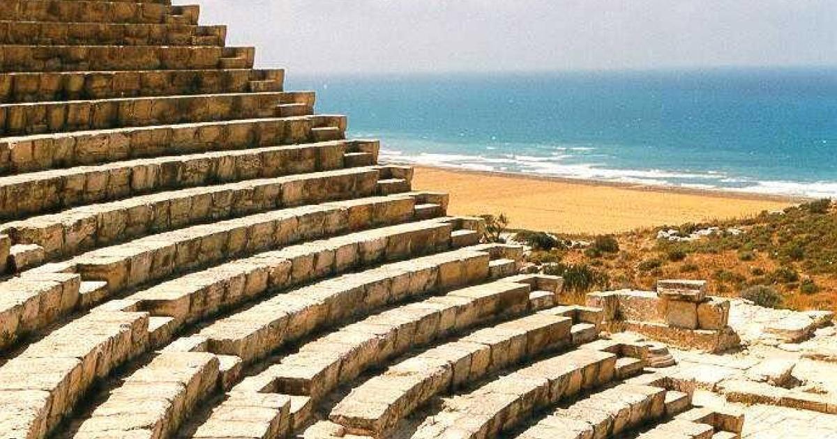 «Οθέλλος» κάτω από τα αστέρια του Κουρίου: Ο Σαίξπηρ επιστρέφει σε ένα από τα πιο μαγευτικά θέατρα
