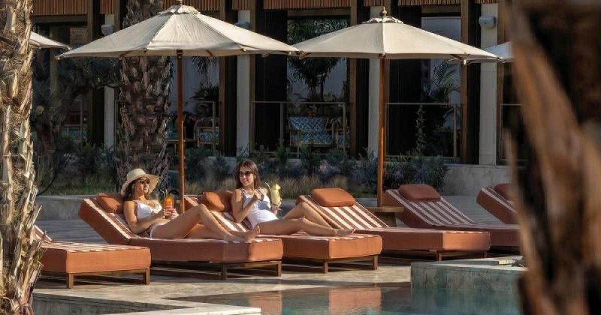 The Landmark Nicosia: &Omicron; &alpha;&pi;ό&lambda;&upsilon;&tau;&omicron;&sigmaf; &pi;&rho;&omicron;&omicron;&rho;&iota;&sigma;&mu;ό&sigmaf; &gamma;&iota;&alpha; wellness, &gamma;&alpha;&sigma;&tau;&rho;&omicron;&nu;&omicron;&mu;ί&alpha; &kappa;&alpha;&iota; luxury &epsilon;&mu;&pi;&epsilon;&iota;&rho;ί&epsilon;&sigmaf; &sigma;&tau;&eta;&nu; &kappa;&alpha;&rho;&delta;&iota;ά &tau;&eta;&sigmaf; &Lambda;&epsilon;&upsilon;&kappa;&omega;&sigma;ί&alpha;&sigmaf;