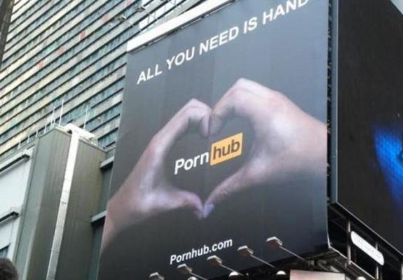 Το Twitter ανασυγκροτείται και συνομιλεί με το Pornhub