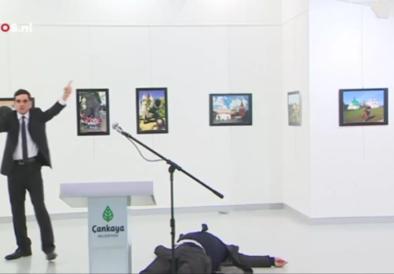Νεκρός ο Ρώσος πρέσβης, βίντεο από τη στιγμή της δολοφονίας