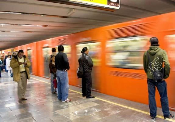 Ένα κάθισμα στο μετρό ανοίγει μεγάλη συζήτηση στο Μεξικό