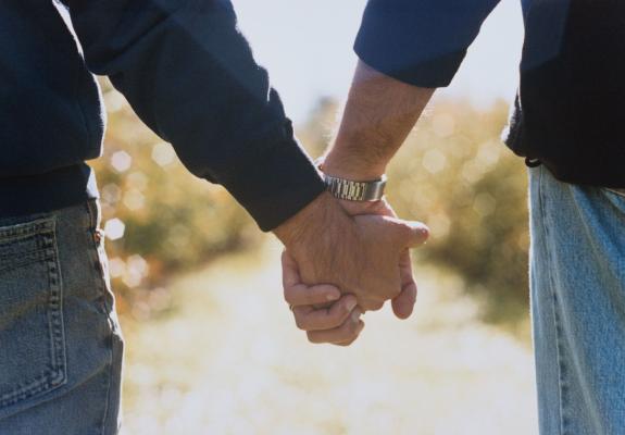 Το θέμα της ανάδοχης από ομόφυλα ζευγάρια συζητείται στην Ελλάδα