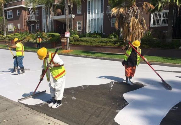 Στο L.A βάφουν τους δρόμους λευκούς για καταπολέμηση της ζέστης