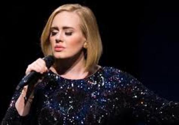 Τα ρεκόρ της 30άχρονης Adele