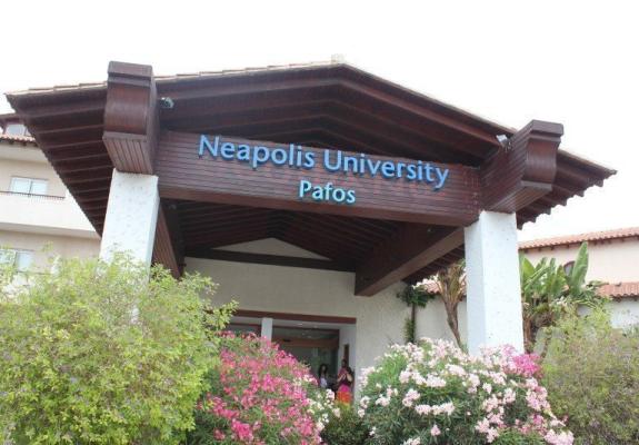 Ανοικτή στο κοινό η βιβλιοθήκη του Neapolis University