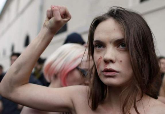 Η συνιδρύτρια των Femen βρέθηκε νεκρή στο διαμέρισμά της