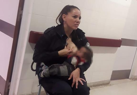 Προαγωγή για αστυνομικό στην Αργεντινή που θήλασε ξένο μωρό