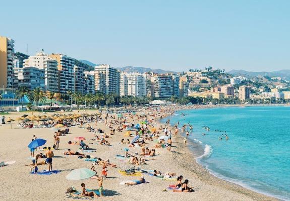 Aπαγόρευση του καπνίσματος στις παραλίες προωθούν Ισπανία, Γαλλία και Ιταλία