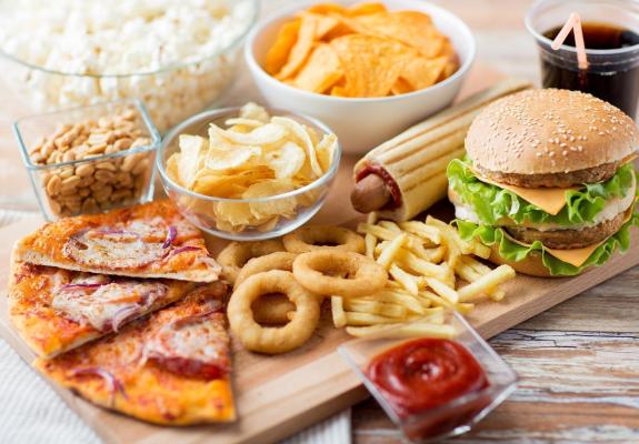 Ένας στους τρεις Αμερικάνους καταναλώνει junk food