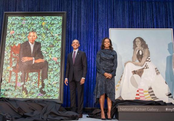 Τα πορτρέτα των Ομπάμιας διπλασίασαν τους επισκέπτες