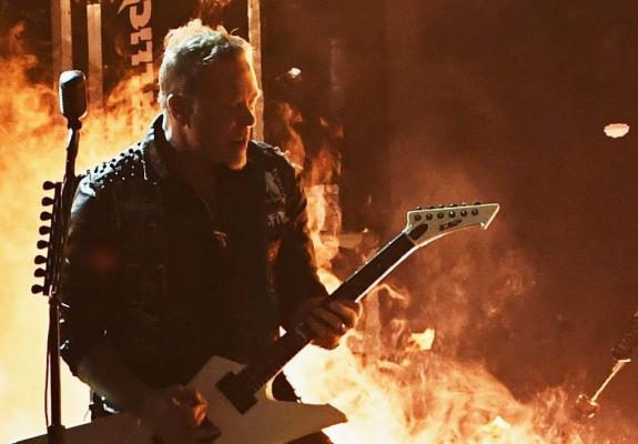 Οι Metallica βάζουν βαθιά το χέρι στην τσέπη για τις φονικές πυρκαγιές