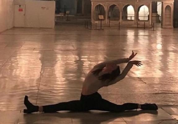 Έρευνα για χορεύτρια που έκανε σπαγγάτο μέσα στην Αγιά Σοφιά