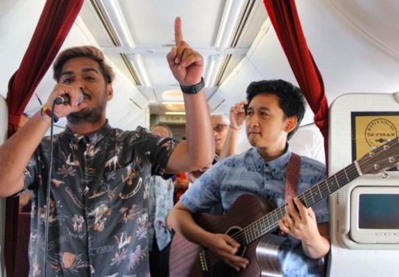 Πτήσεις με ζωντανή μουσική από αεροπορική στην Ινδονησία