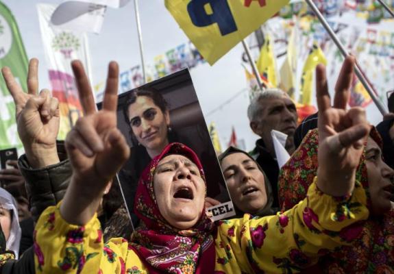 Χιλιάδες πολίτες στους δρόμους της Τουρκίας για τη Λεϊλά