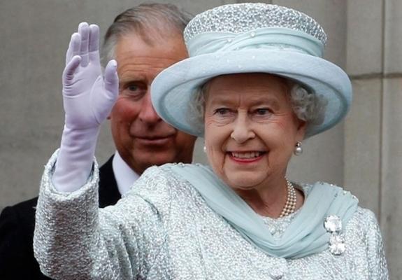 Αγγελία από το παλάτι: η βασίλισσα ψάχνει μπατλέρ