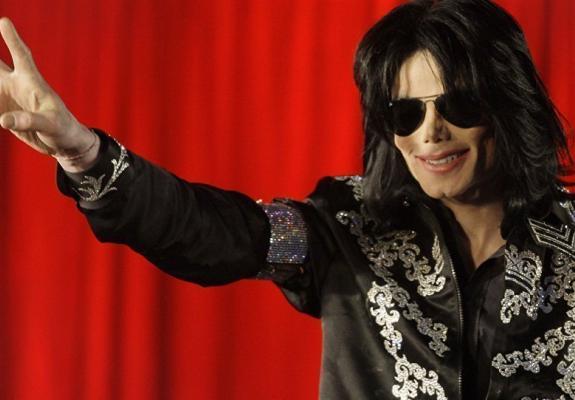 Επίθεση στην Amazon επειδή πουλά κοστούμια του Michael Jackson