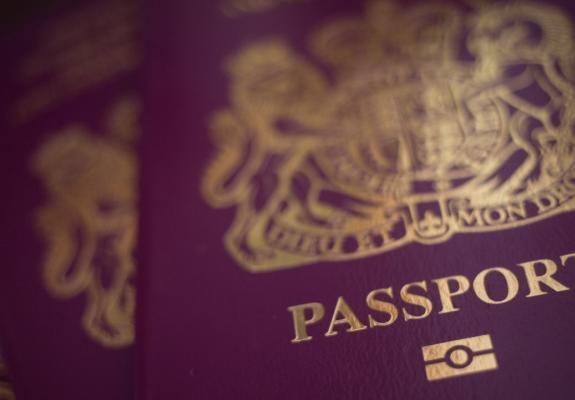 Η Βρετανία εκδίδει διαβατήριο χωρίς την ένδειξη της ΕΕ