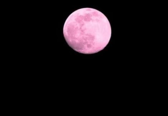 Απόψε το φεγγάρι θα είναι... ροζ