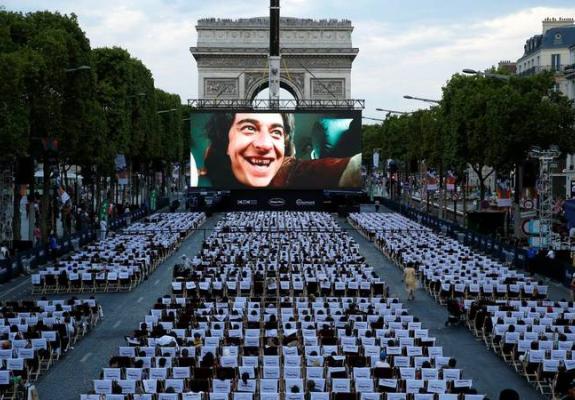 Όταν στο Παρίσι λένε θερινό σινεμά, το εννοούν