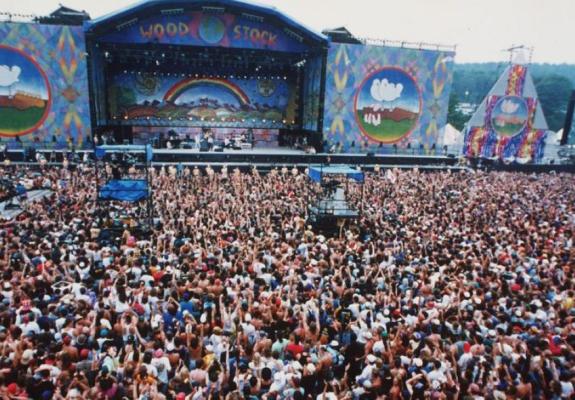 Το επετειακό φεστιβάλ του Woodstock μετακομίζει