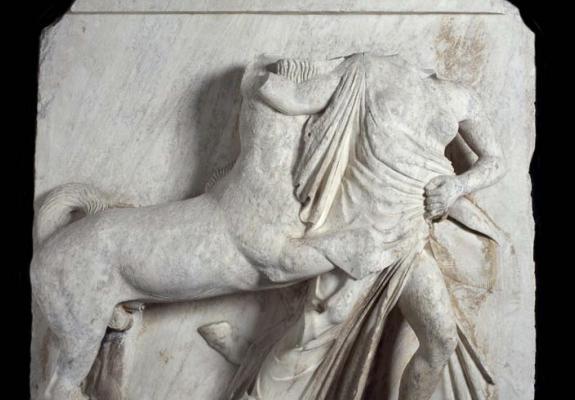Γλυπτά του Παρθενώνα μεταφέρονται από το Λούβρο στο Μουσείο της Ακρόπολης
