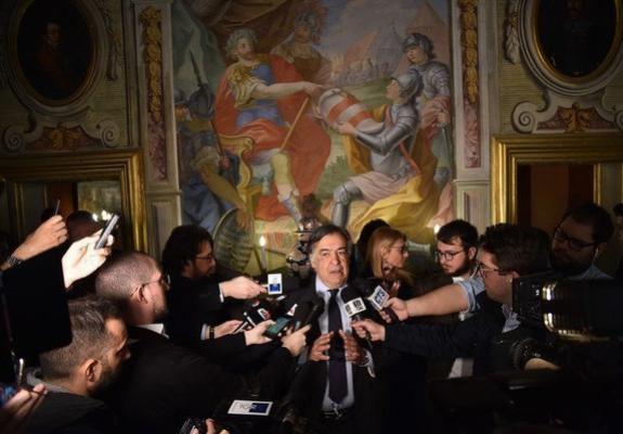 Η κυβέρνηση της Ιταλίας προσβάλει τους Ιταλούς