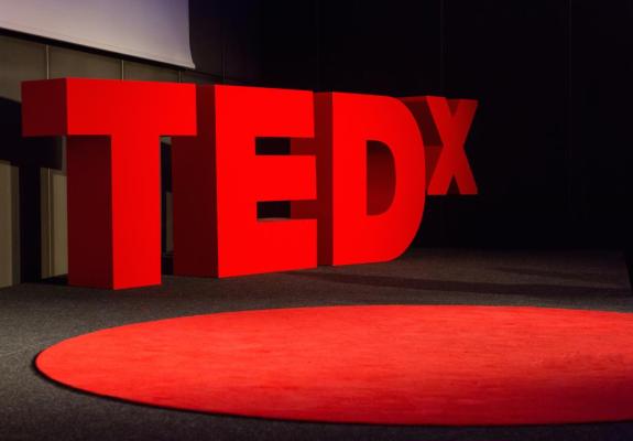 Το φετινό TEDx μας προτείνει να είμαστε χαρούμενοι