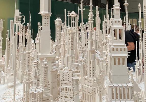 Η πόλη του μέλλοντος κτίστηκε με Lego στην Tate του Λονδίνου