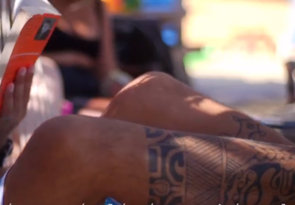 Οι surfers στη Λάρνακα που μετατρέπουν τα πλαστικά τους σε λίπασμα