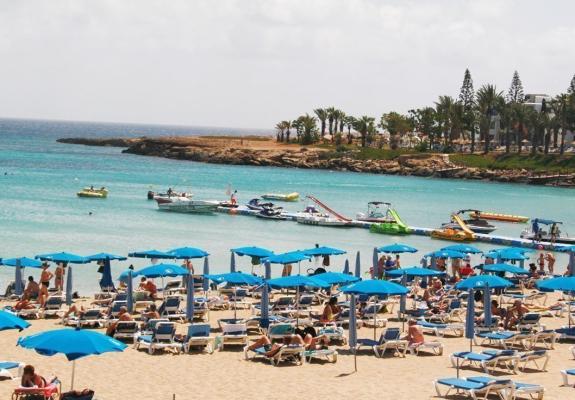 Εντυπωσιακή αύξηση των εσόδων από τον τουρισμό