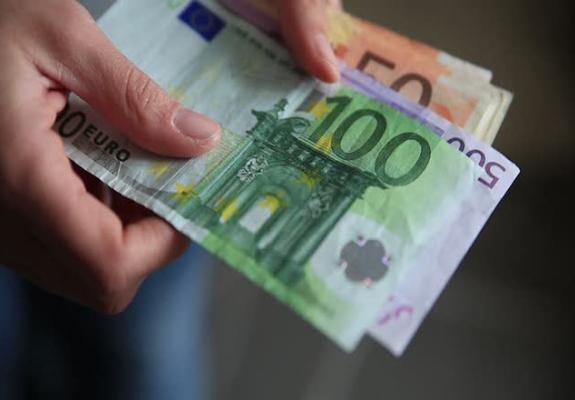ΥΠΟΙΚ: Εφικτός ο στόχος της μείωσης ΜΕΔ στο 25%