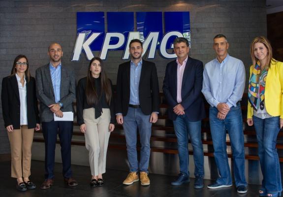 Η KPMG Κύπρου και το CIM παραχώρησαν 2 υποτροφίες