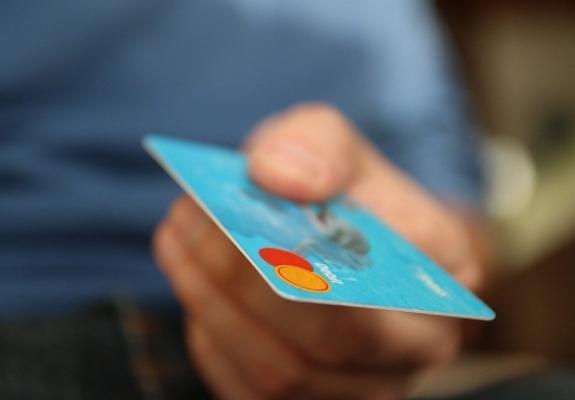 Παράνομες χρεώσεις σε πληρωμές με κάρτες