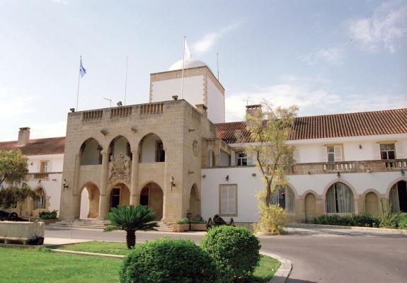 Ζητά ξένους εμπειρογνωμόνες για την έρευνα στο Συνεργατισμό ο ΠτΔ