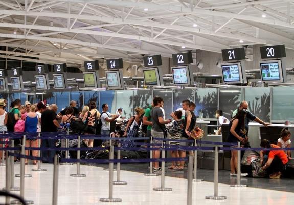 Ανησυχία ΣΤΕΚ για συνωστισμό σε αεροδρόμια τις περιόδους αιχμής