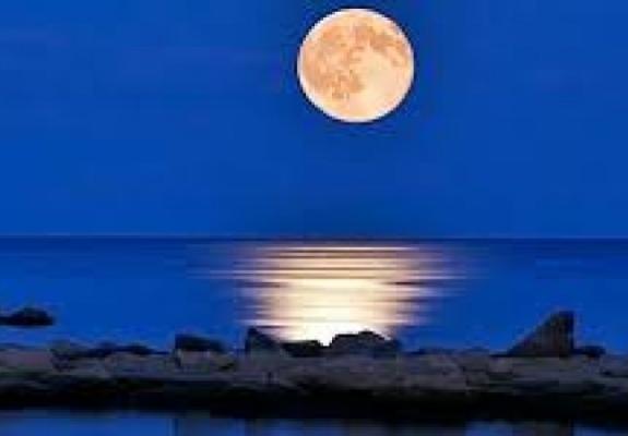 Πανσέληνος και έκλειψη Σελήνης υπόσχονται να μας καθηλώσουν