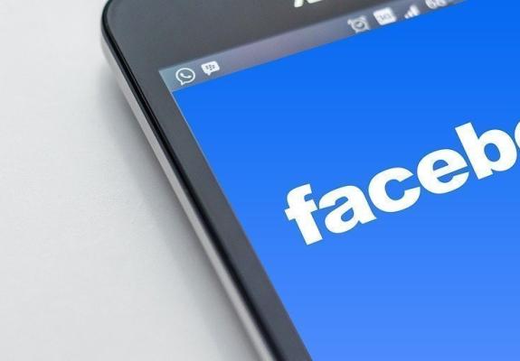 Βρετανία: Έρχονται τα Facebook Cafe