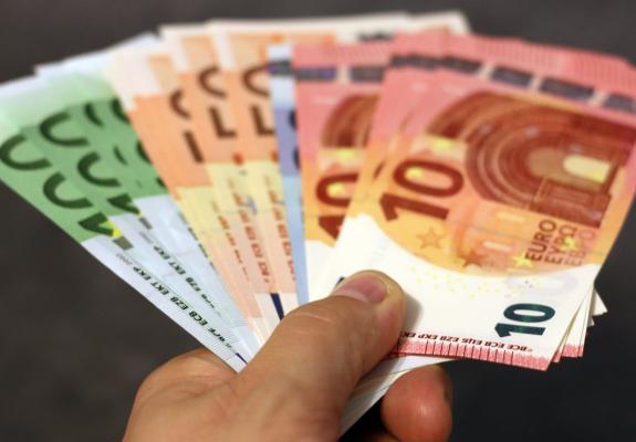 Οι εκροές χρημάτων από την Κύπρο έφτασαν τα 490 εκ. το 2017
